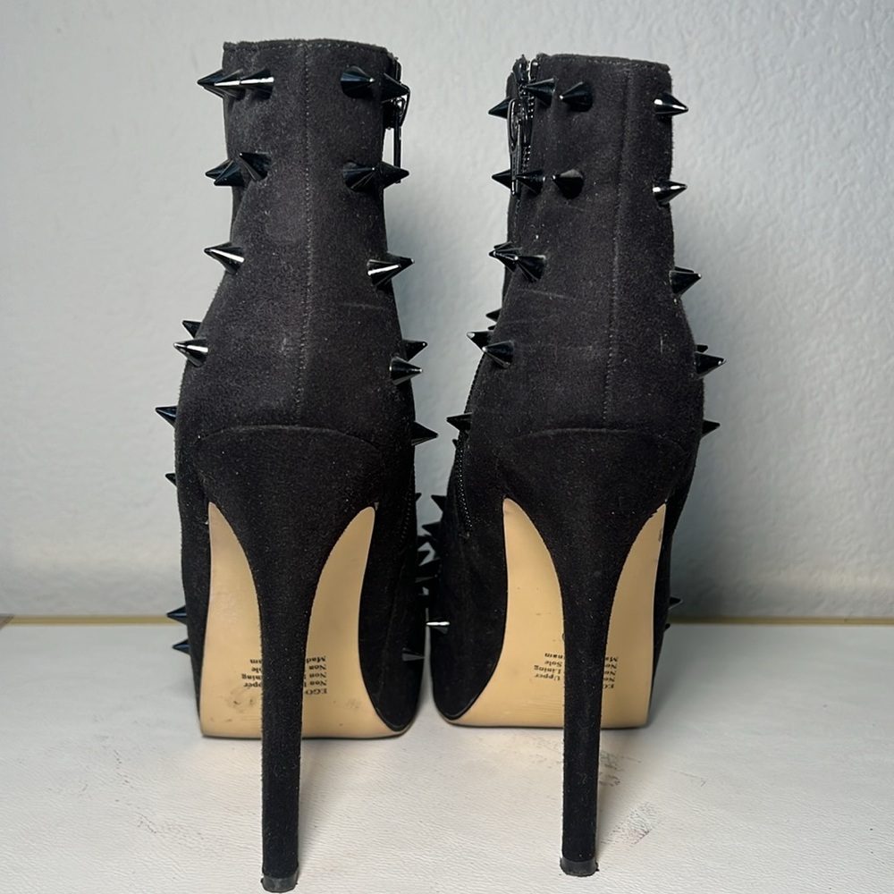 Betts size 8/ 39 stiletto spike studded ankle boots